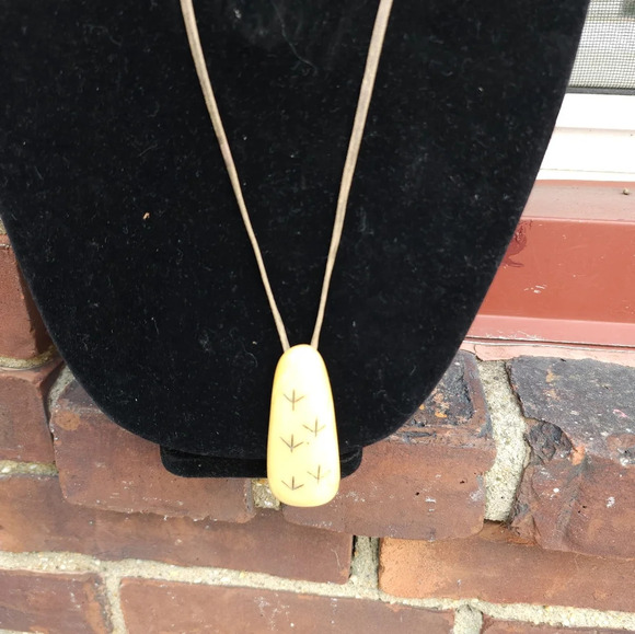 Vintage Lucite‎ pendant - Picture 10 of 11